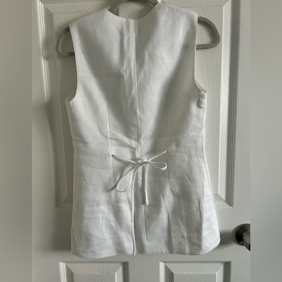 DISSH White Sleeveless Vest - Picture 5 of 6